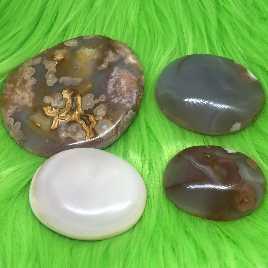 Flower agate palm stone